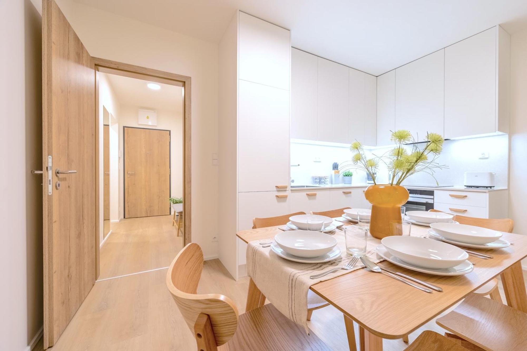 Апартаменты Bright 2Br - 5Th Floor, Balcony, Free Parking By Gravity Прага Экстерьер фото