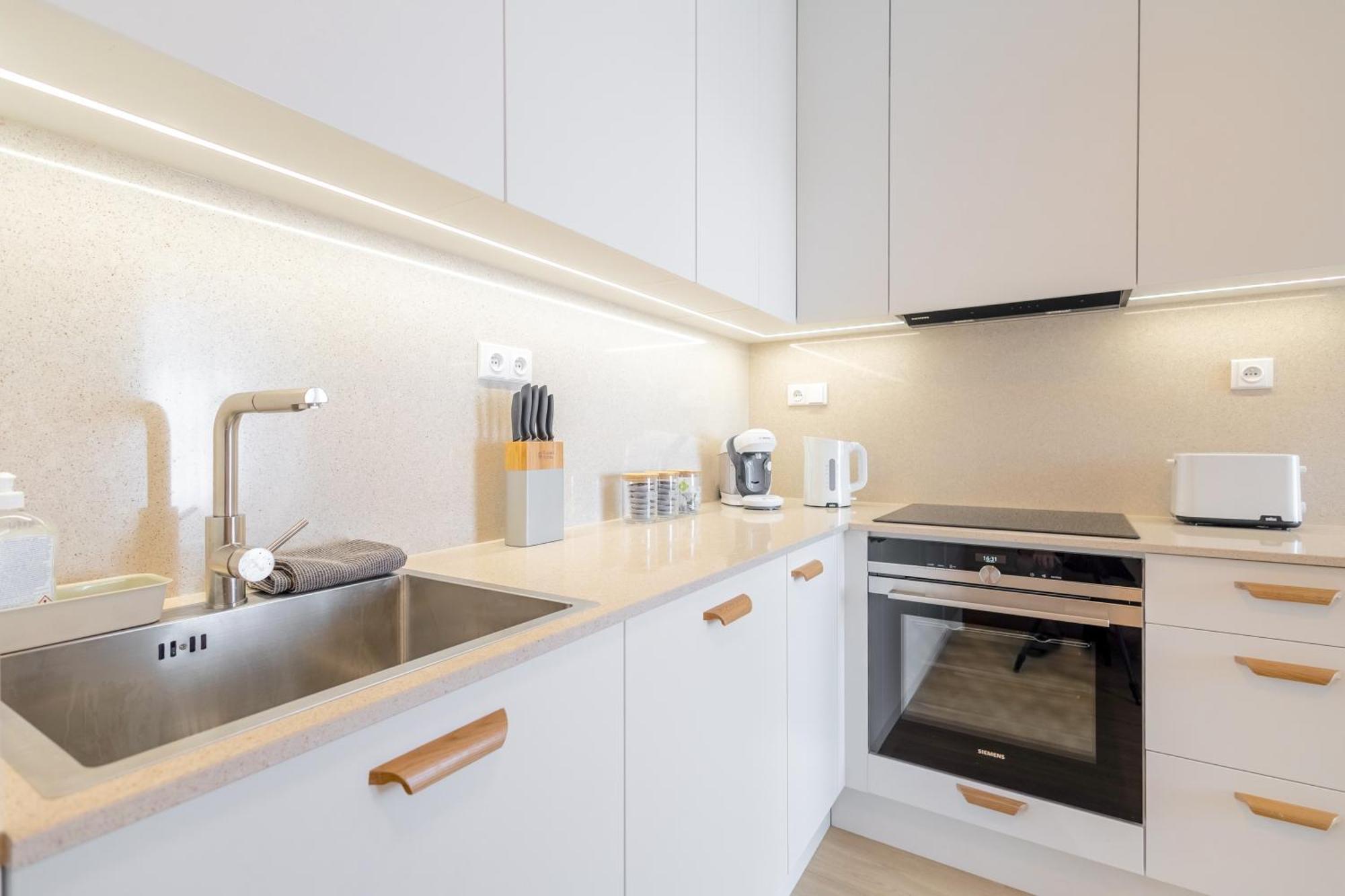 Апартаменты Bright 2Br - 5Th Floor, Balcony, Free Parking By Gravity Прага Экстерьер фото