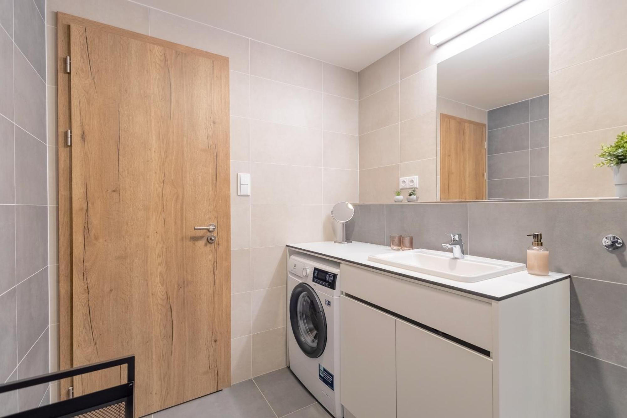 Апартаменты Bright 2Br - 5Th Floor, Balcony, Free Parking By Gravity Прага Экстерьер фото